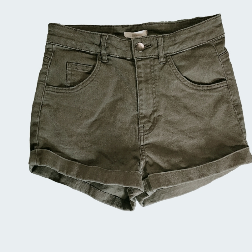 H&M army Green rolled cuff shorts. Size 6